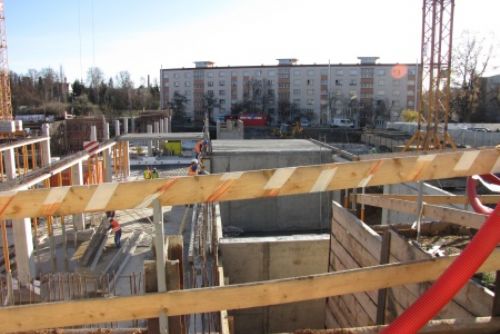 Foto: Stavba klatovské nemocnice běží podle harmonogramu