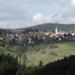 Šumava připomíná tradici výroby skleněných korálků