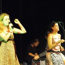 Svérázné dívčí hiphopové duo ČOKOVOKO poprvé v Plzni!