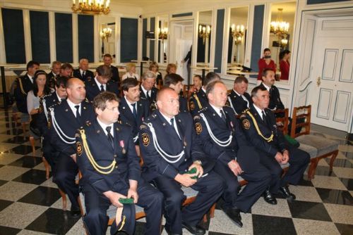 Foto: Třináct hasičů z kraje převzalo medaile za věrnost