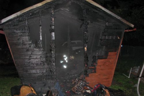 Foto: U Kalikovského mlýna v noci shořela chata