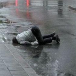 Úplně namol upadl a už nevstal