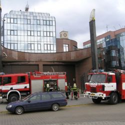 V garážích plzeňské ČNB hořelo. Cvičně 