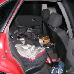 V hořícím automobilu u parkhotelu ležel spící muž