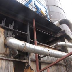 V Klatovech hořelo silo s pilinami