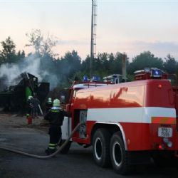 V Líních shořel štěpkovač, škoda je milion