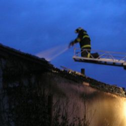 V Mirošově hořel rodinný dům, škoda milion