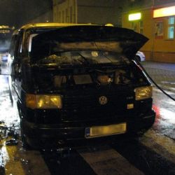 V Plzni shořela dodávka s milionovým nákladem
