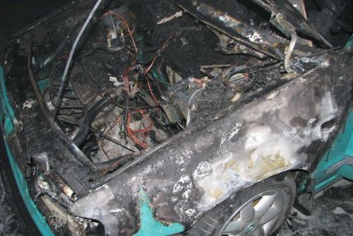 Foto: V podzemních garážích na Slovanech hořelo