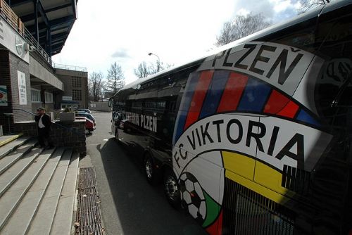 Foto: Viktoriáni jezdí k zápasům novým autobusem
