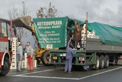 Foto: Neřízený kamion jel po Rokycanské v protisměru