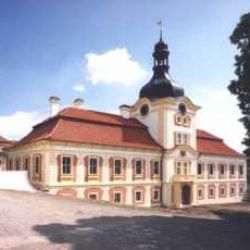Zámek v Nebílovech hostí ode dneška výstavu Josefa Mžyka