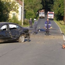 Žena ve Štítarech dnes nepřežila srážku dvou vozidel 