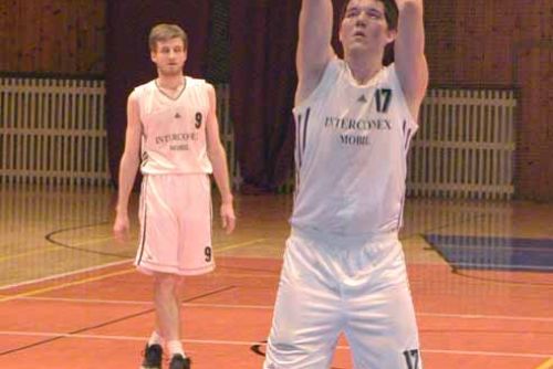 Foto: Basketbalisté Plzňe porazili Pardubice