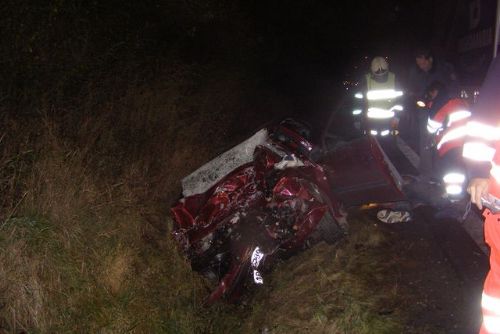 Foto: Čelní střet u Kasejovic řidič ve čtvrtek nepřežil