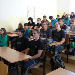 Co hledali lidé v kraji v dubnu na netu? Přijímačky a letecký den