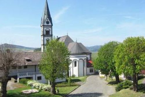 Foto: Církev znovu vysvětí opravený kostel v Žihobcích