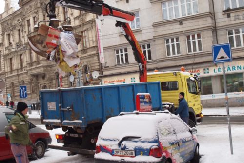 Foto: Desítky tun povánočního odpadu už mizí z ulic Plzně