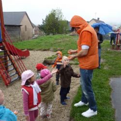 Díky vzpouře maminek z Bělé mají tamní děti hřiště navíc 