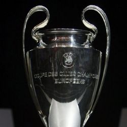 Do Plzně v pondělí míří nejslavnější fotbalová trofej