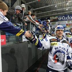 Hokejoví Indiáni pořádají aukci hraných dresů