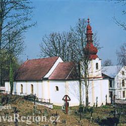 Kostel svatého Vintíře v Dobré Vodě má skleněný betlém