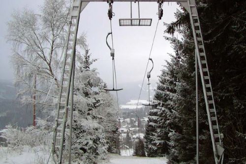 Foto: Na Špičáku se dnes lyžuje bez front