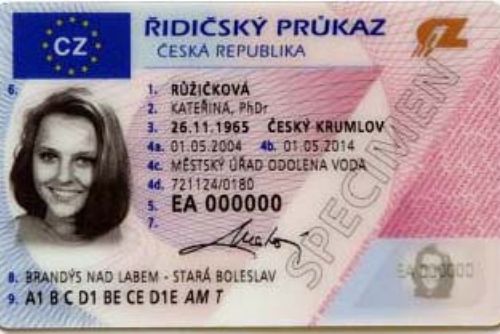 Foto: Třetina lidí v Plzeňském kraji si nevyměnila staré řidičáky