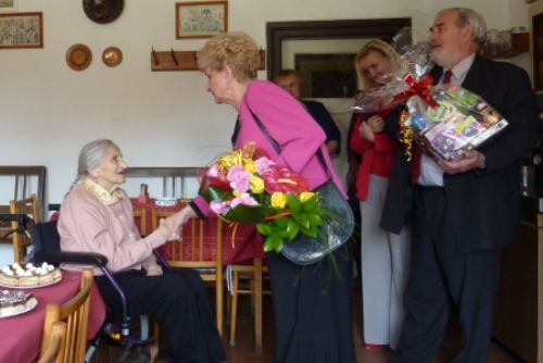 Foto: Marie Hlousová z Doubravice se ve zdraví dožívá 100 let  