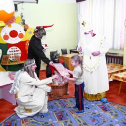 Mikuláš Janek a čert Ženíšek navštívili malé pacienty 