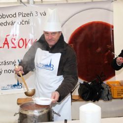 Na náměstí v Plzni se bude ve středu nalévat gulášovka