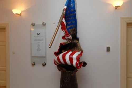 Foto: Na radnici je k vidění původní model pomníku americké armádě