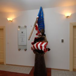 Na radnici je k vidění původní model pomníku americké armádě