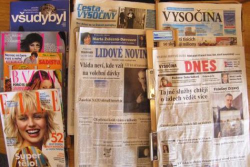 Foto: Náruživý čtenář v Klatovech ukradl noviny, časopisy a DVD