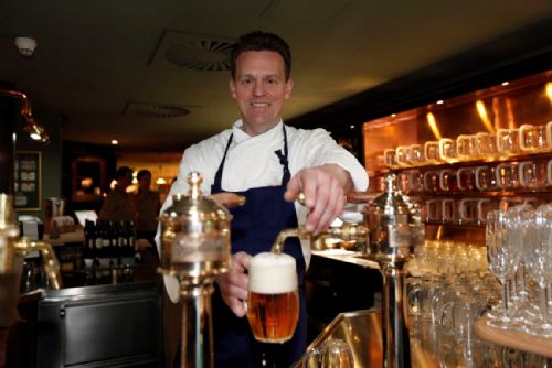 Foto: Němci si dají pivo ve franšíze Pilsner Urquell Original Restaurant 