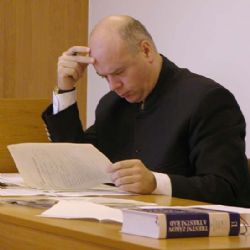 Advokátům se nechce do talárů