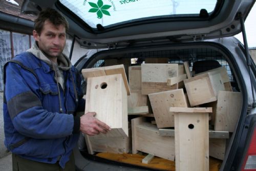 Foto: Ochránci přírody z Rokycan věší budky pro ptáky 