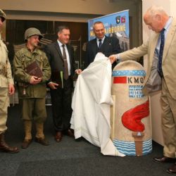 Pattonovo muzeum dostalo symbolický patník z Normandie 