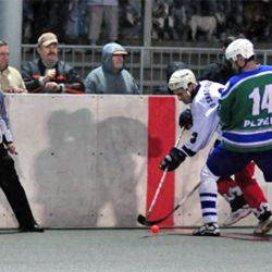 Plzeň zvládla hokejbalové derby a je na třetím místě