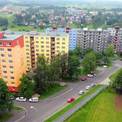 Pomalované paneláky dráždí plzeňské architekty