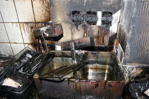 Foto: Požár zničil kuchyni plzeňské restaurace U Kalicha