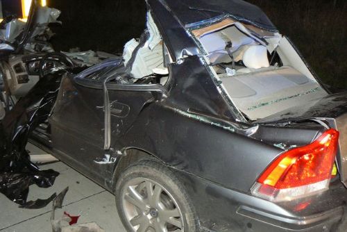 Foto: Řidička spáchala sebevraždu, na D5 narazila do kamionu 
