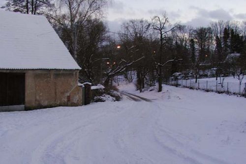 Foto: Metaři se v Plzni perou s bílými chodníky