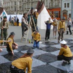 Do Plzně se sjíždějí skauti, začíná tu národní jamboree