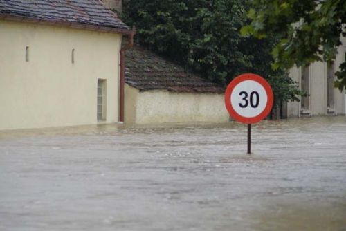 Foto: Plzeňští hasiči vyjeli na pomoc při povodních 