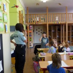 Strážníci besedovali s dětmi o setkání s cizím člověkem 