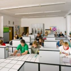 Studenti Masarykova gymnázia se učí fyziku a chemii jinak