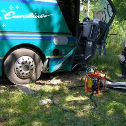 U Vysoké se srazil autobus s náklaďákem. Sedm zraněných