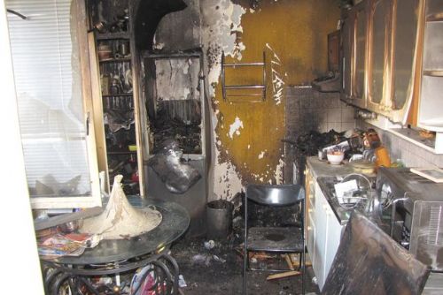 Foto: V bytě v Nýrsku hořela kuchyně, škoda 100 tisíc
