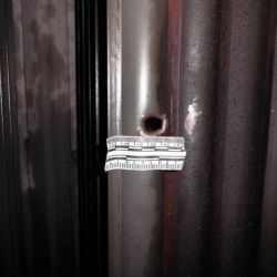 V kraji střílí pachatel do trafa a elektrických stožárů